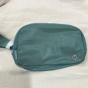 Lululemon everywhere beltbag